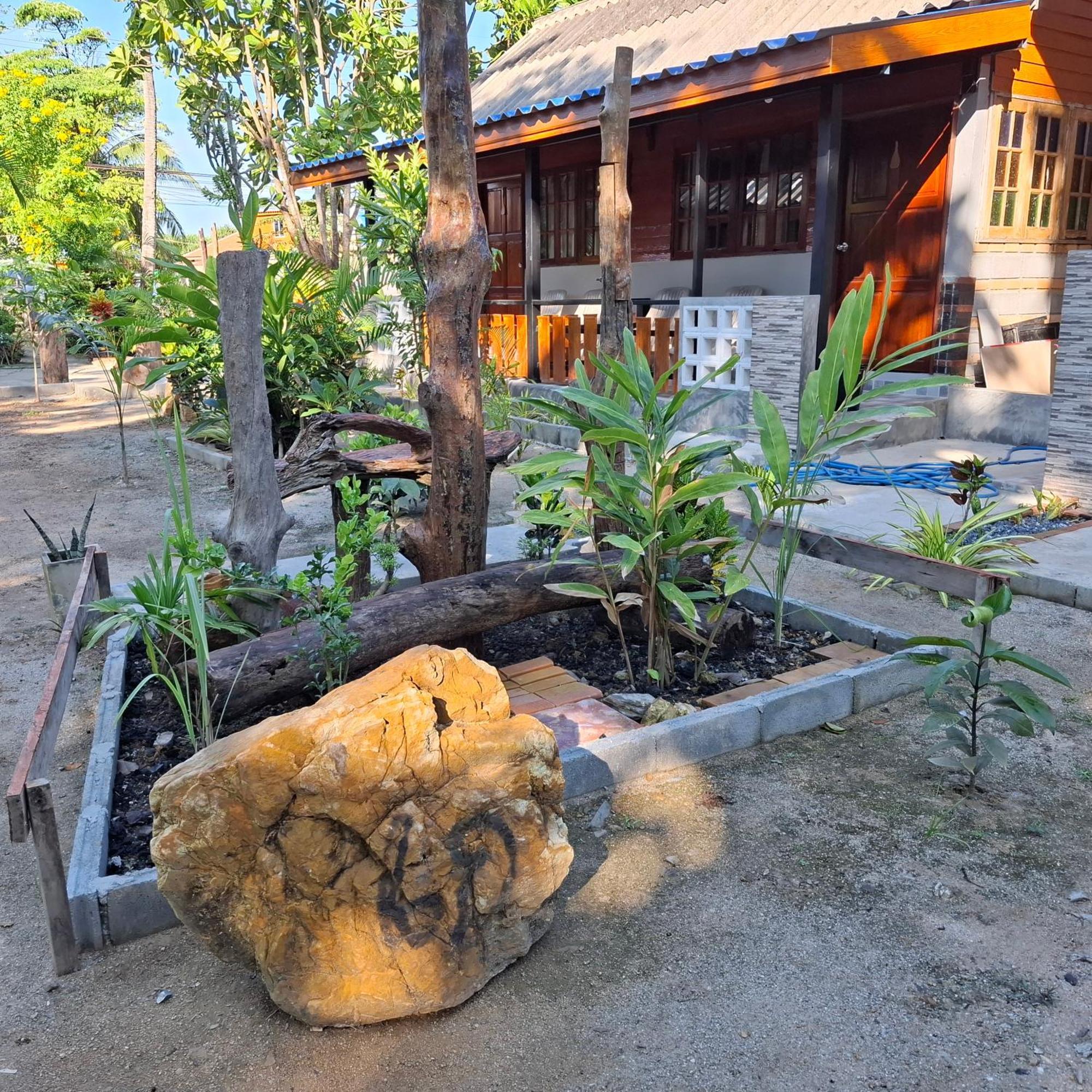 Lanta Valom Buri Villa Ko Lanta Rum bild